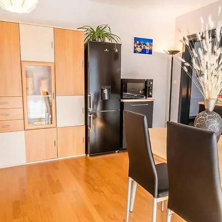 De Standing, 4 Etoiles, Calme, Neuf, Avec Terrasse Et Foret, Strasbourg Sud, Proches Des Commerces, Restaurants, Autoroutes